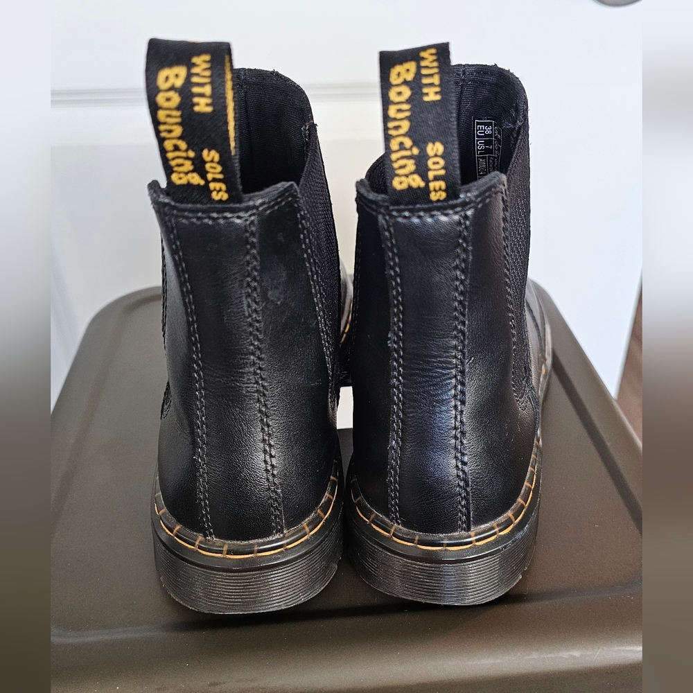 Dr. Martens Dorian Chelsea Boots Black Leather Pull On Women's Size 7 EU 38 - Picture 5 of 11